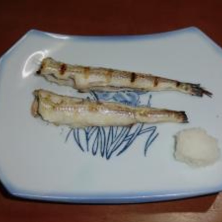 頭を取って食べ易くした、小さな焼き魚